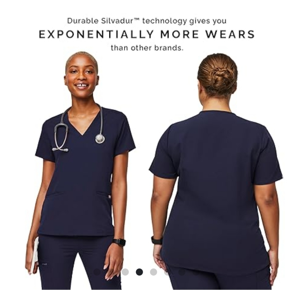 Figs technical collection Casma™ Three-Pocket Scrub Top size Small euc